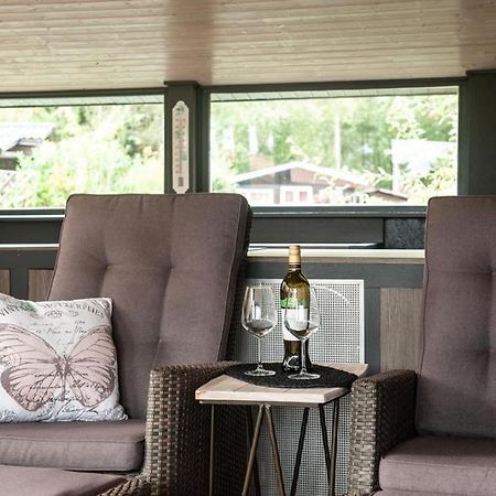 Prachtige Chalet Wabi Sabi Aan Het Water! Geel Esterno foto