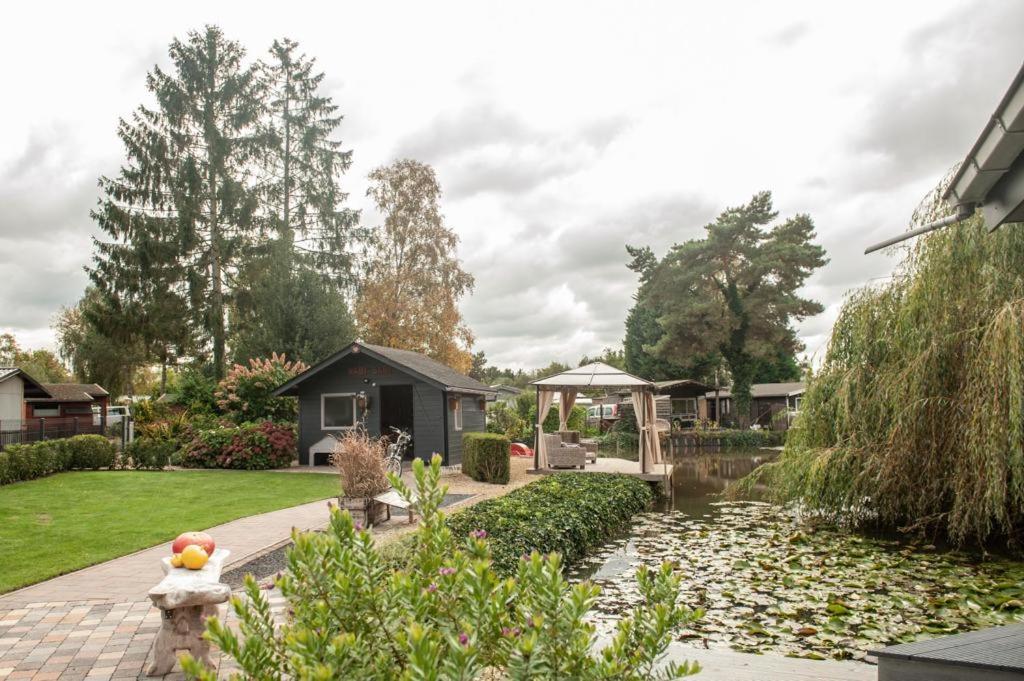 Prachtige Chalet Wabi Sabi Aan Het Water! Geel Esterno foto