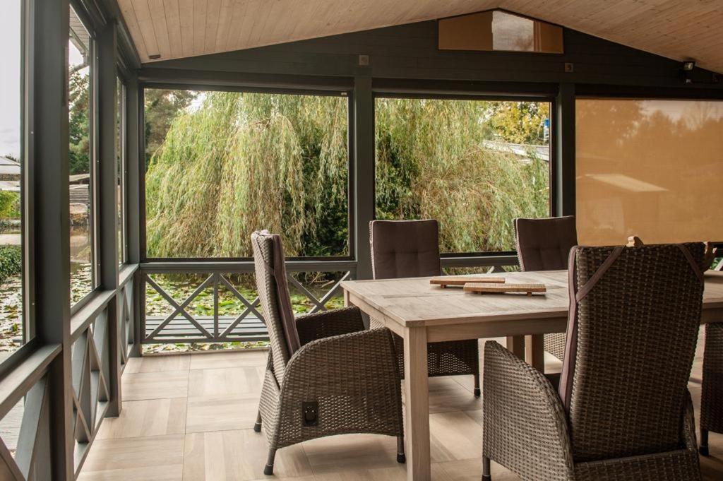 Prachtige Chalet Wabi Sabi Aan Het Water! Geel Esterno foto