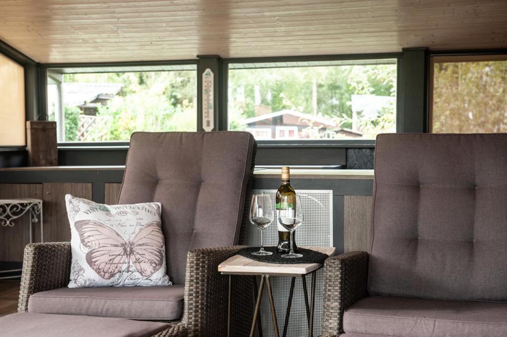 Prachtige Chalet Wabi Sabi Aan Het Water! Geel Esterno foto