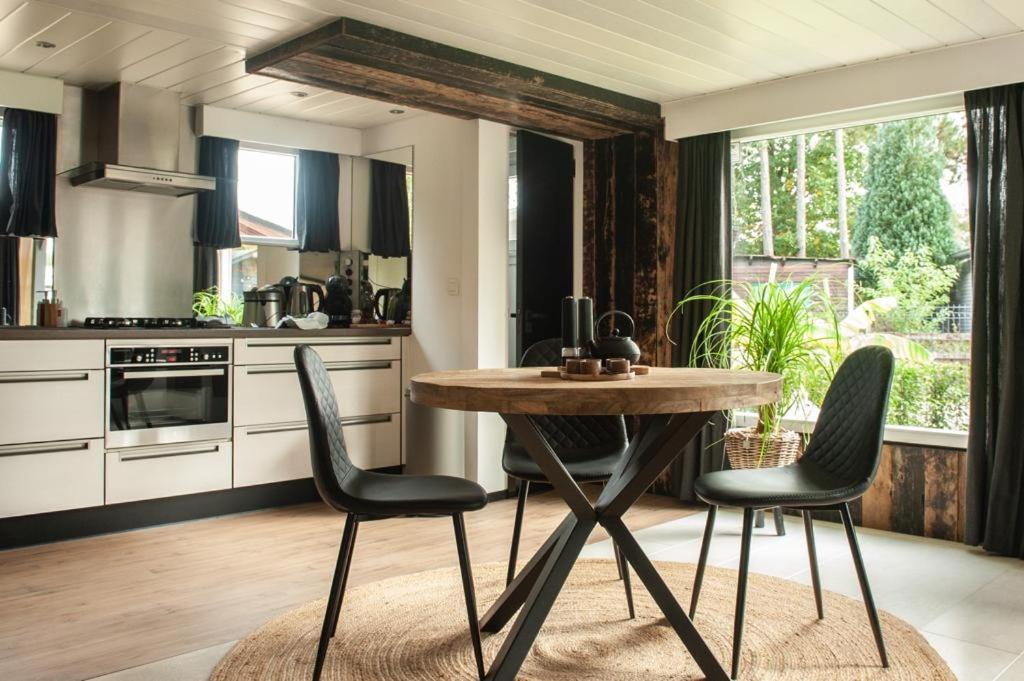 Prachtige Chalet Wabi Sabi Aan Het Water! Geel Esterno foto